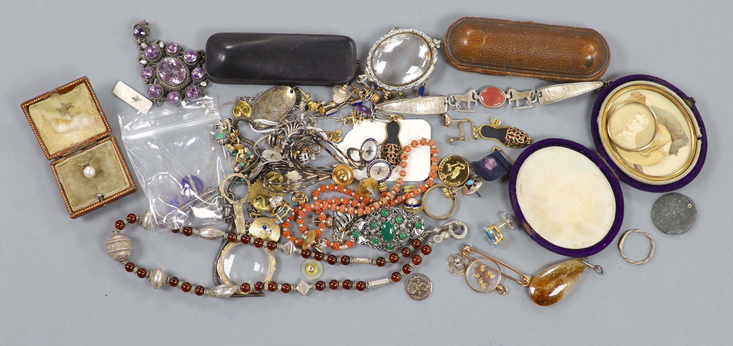 A mixed group of Victorian and later jewellery etc. including a white metal and diamond line pendant(a.f.), a lapis lazuli and diamond chip set cufflink, a small pair of two stone diamond earrings and a diamond set fox h